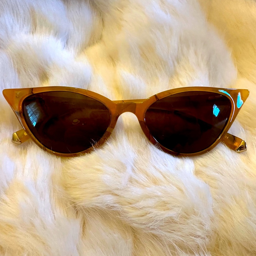 Celebrity style Honey Amber TORTOISE Cat-Eye Sunglasses Kate Yong for Tura